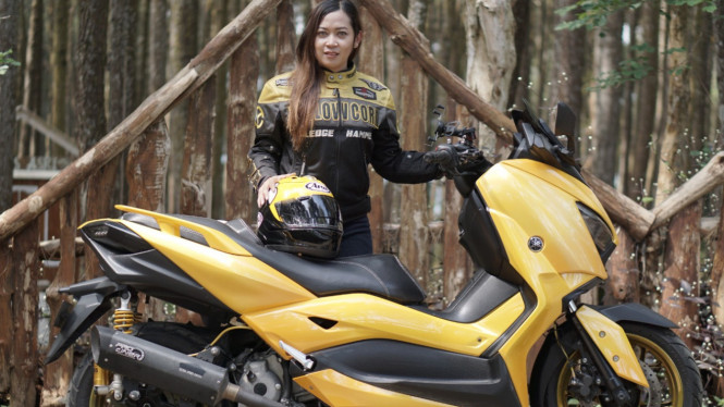 Desy Cahyaningrum bikers Xmax 250