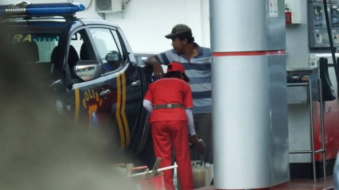 Mobil Polisi Antre BBM. Foto: Ist.