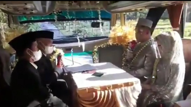 Nikahan di Bus