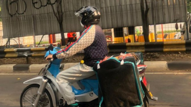 Kurir Kawasaki Kaze bergaya Hypebeast