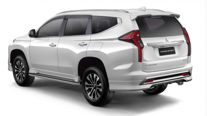 Body kit Mitsubishi Pajero Sport baru