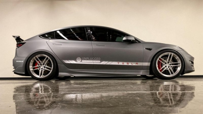 Tesla Modifikasi. Foto: Deepend.