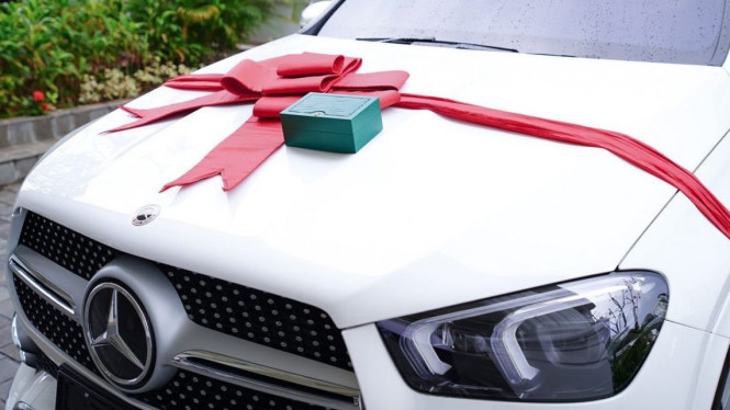 Kado Rizky Billar untuk Lesti Kejora