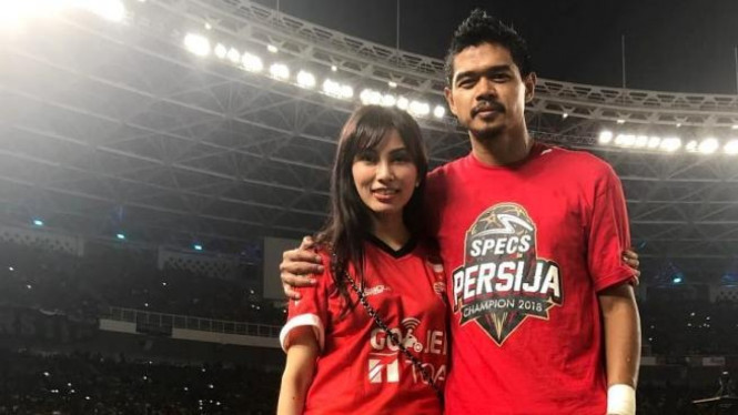 Bambang Pamungkas dan istri barunya