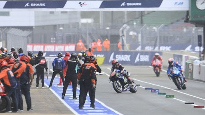 Pembalap Ganti Motor di Pitstop MotoGP Austria.
