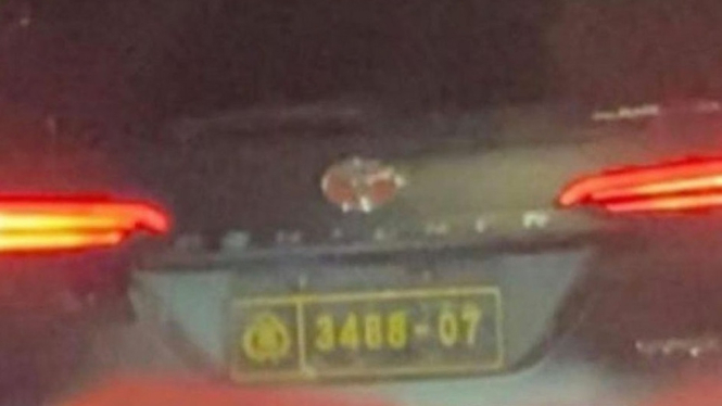 Fortuner pelat polisi
