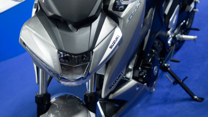 shockbreaker depan di motor Suzuki