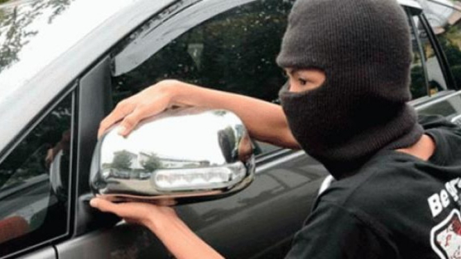 Pencuri Spion Mobil