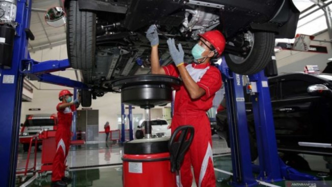 Layanan Home Service Mitsubishi. Foto: Antara.