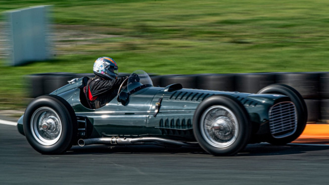 Mobil balap klasik F1 rancangan BRM