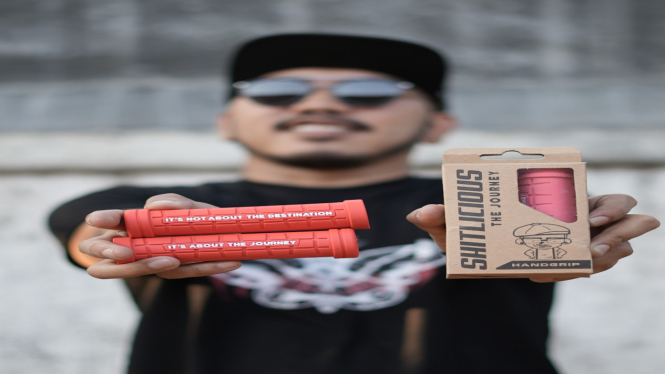 Handgrip motor Alitt Susanto x Hayaidesu
