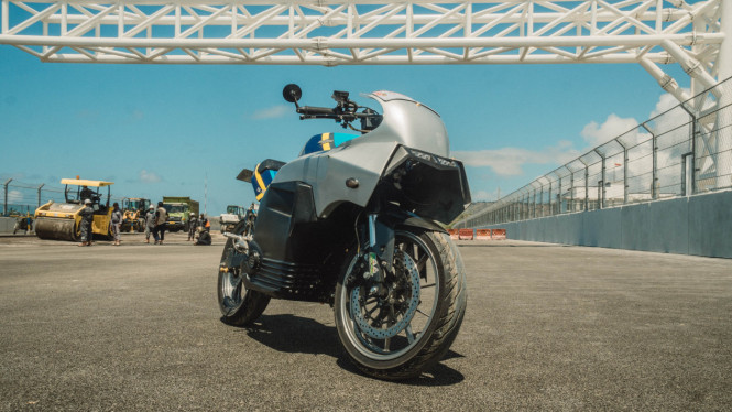 Motor listrik BL-SEV01 di Sirkuit Mandalika