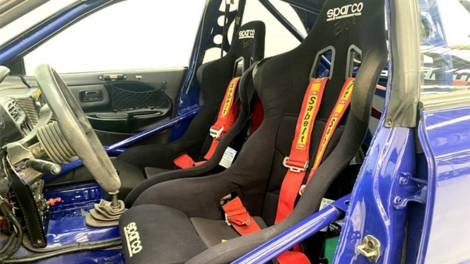 Mobil balap Subaru Prodrive lansiran 1994.