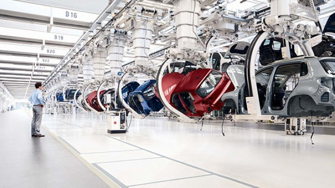 Ilustrasi Pabrik Mobil di Korea Selatan. Foto: The Guardian.