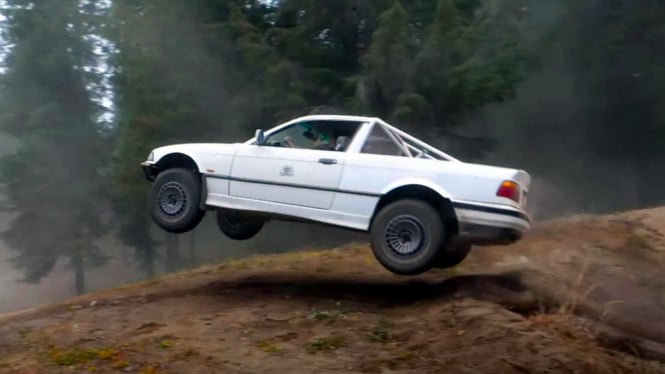 Modifikasi BMW E36 jadi mobil offroad