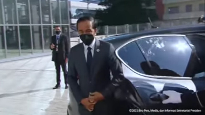 Presiden Jokowi di KTT Roma Italia pakai Alfa Romeo