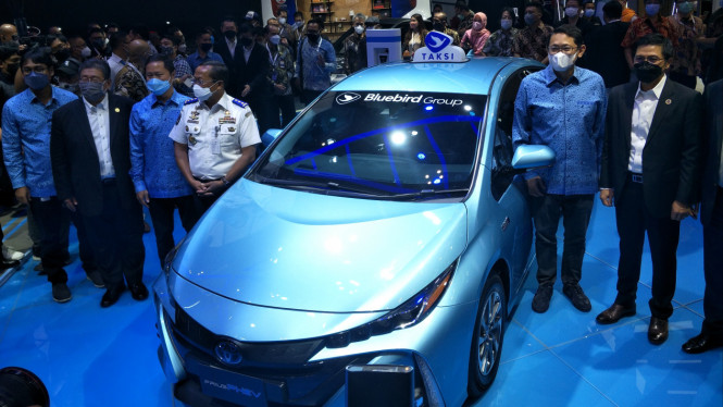 Toyota Prius PHEV jadi armada baru taksi Blue Bird