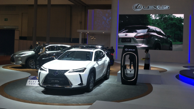 Lexus UX 300e di GIIAS 2021
