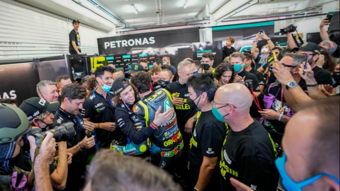 Pesta Perpisahan Rossi.