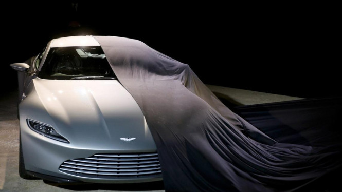 Mobil Aston Martin DB10 di film James Bond
