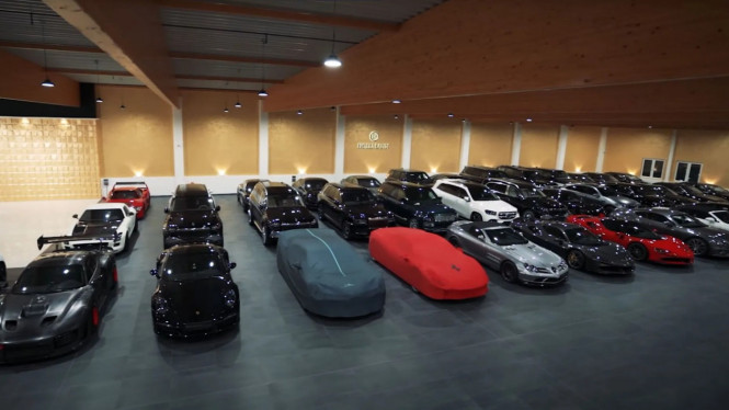 Diler mobil Hollman International di Jerman.