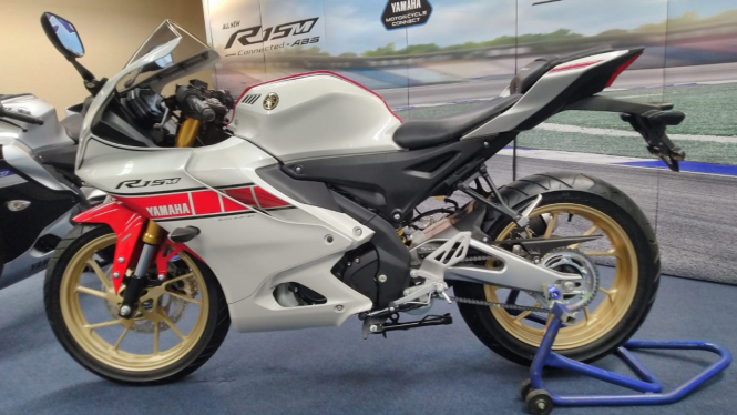 Yamaha R15M