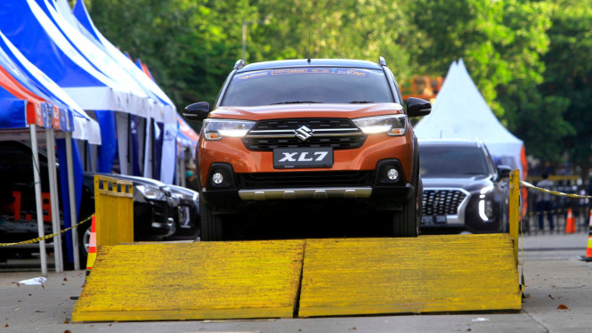 Test drive Suzuki XL7