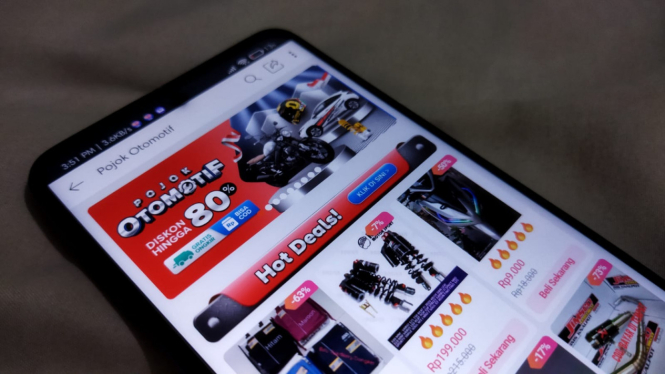Pojok Otomotif Lazada. Foto: Farhan/100KPJ