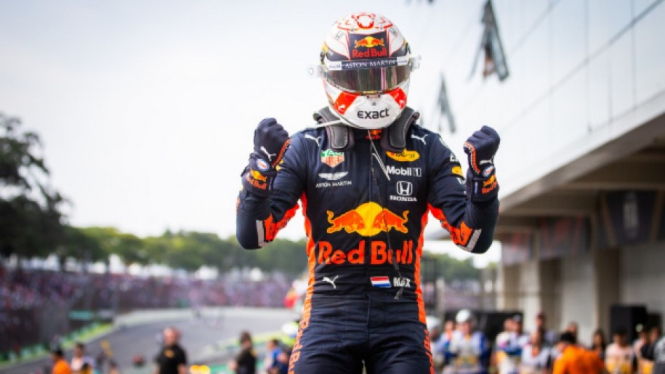 Max Verstappen juara.