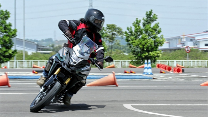 Test Ride Honda CB150X