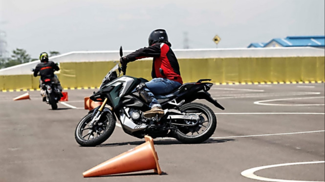 Test Ride Honda CB150X