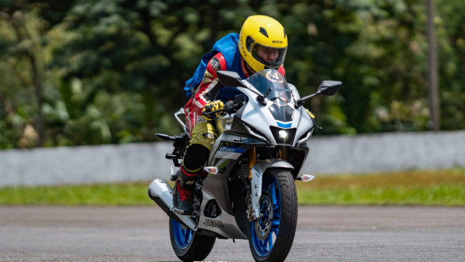 Test Ride All New Yamaha R15M