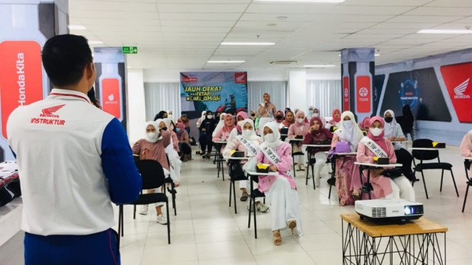 Honda ajarkan emak-emak naik motor di Hari Ibu