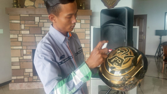 Perawatan helm motor