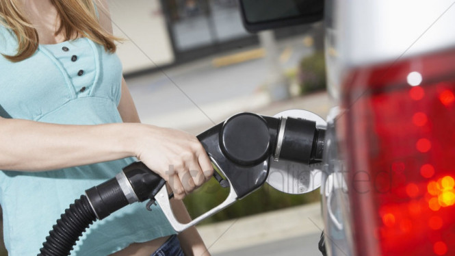 Kenapa tangki mobil ada di kanan dan kiri