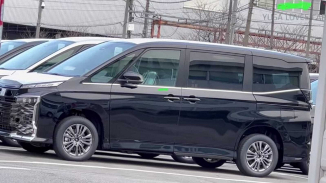 Toyota Voxy baru