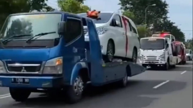 Mobil mewah yang dibeli orang Pati