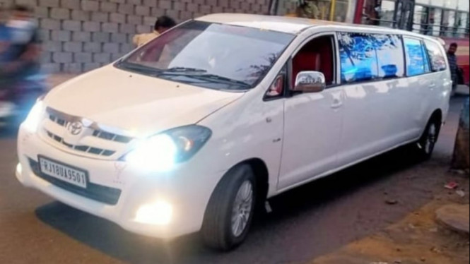 Modifikasi Kijang Innova Limosine