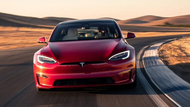 Mobil listrik Tesla Model S Plaid