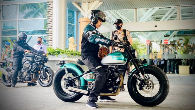 Presiden Jokowi Pakai Motor Custom di Sirkuit Mandalika