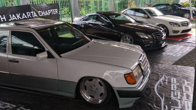 Kontes modifikasi komunitas Mercedes-Benz W211