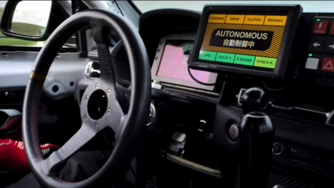 Mobil Toyota Supra yang bisa drifting otomatis.