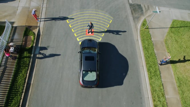 Ilustrasi teknologi rem otomatis pada mobil baru.