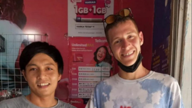 Fabio Quartararo beli pulsa pake celana pendek