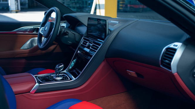 Mobil BMW The 8 x JEFF KOONS