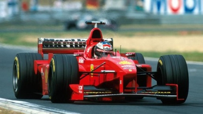 Mobil balap F1 Ferrari F300 besutan Michael Schumacher.