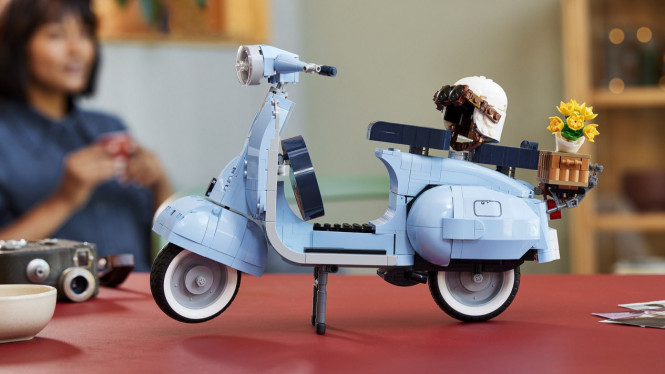 Kolaborasi Vespa dan Lego