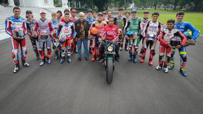 Presiden Jokowi dan para pembalap MotoGP