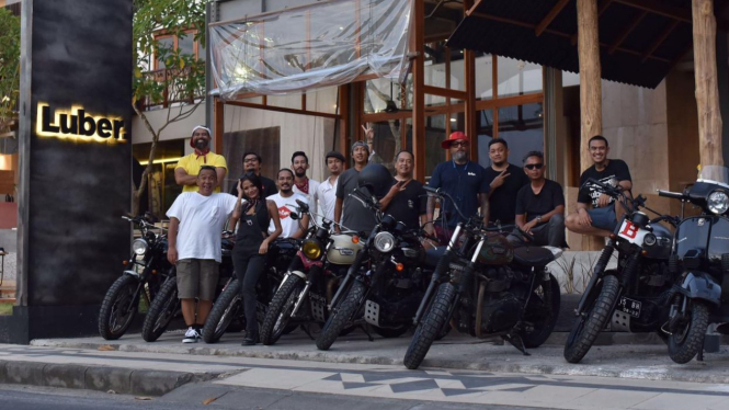 Touring Romancing Journey to The East