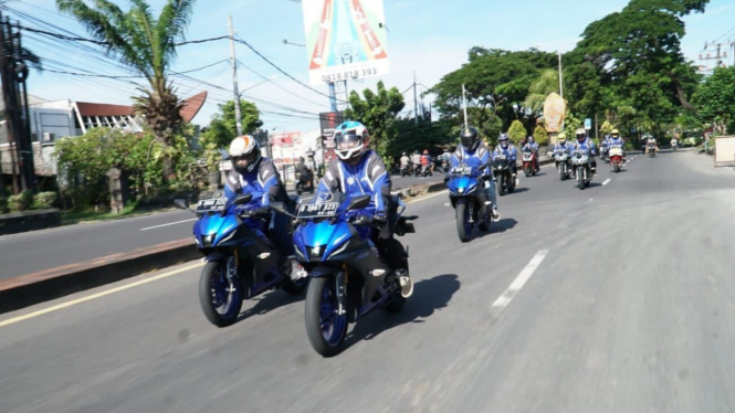 bLU cRU Fun Riding “Road to Mandalika” dengan Yamaha R15